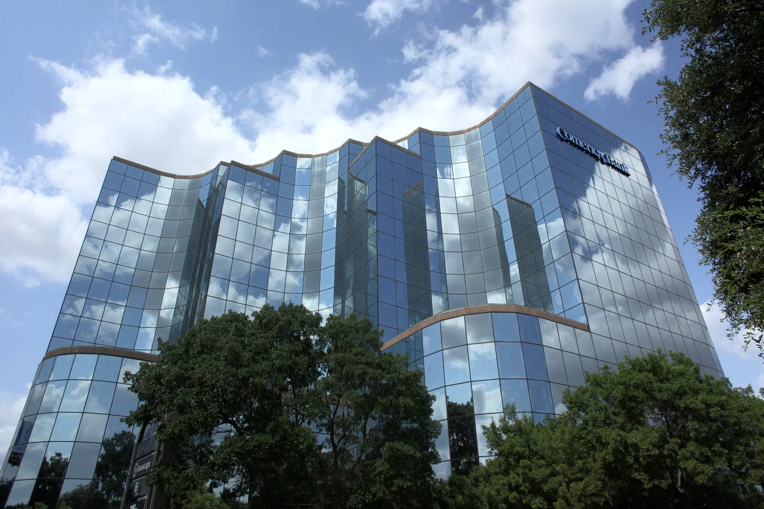 Comerica Bank Plaza — MSG Management